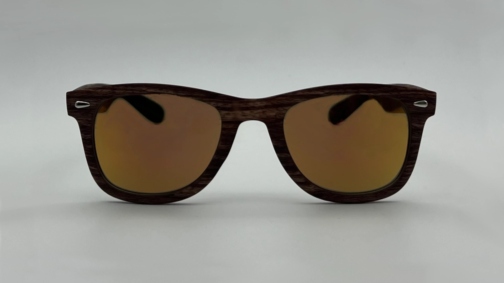 Lunettes de Soleil en Bois Style Wayfarer Foncé — Verres Or Miroir Polarisés