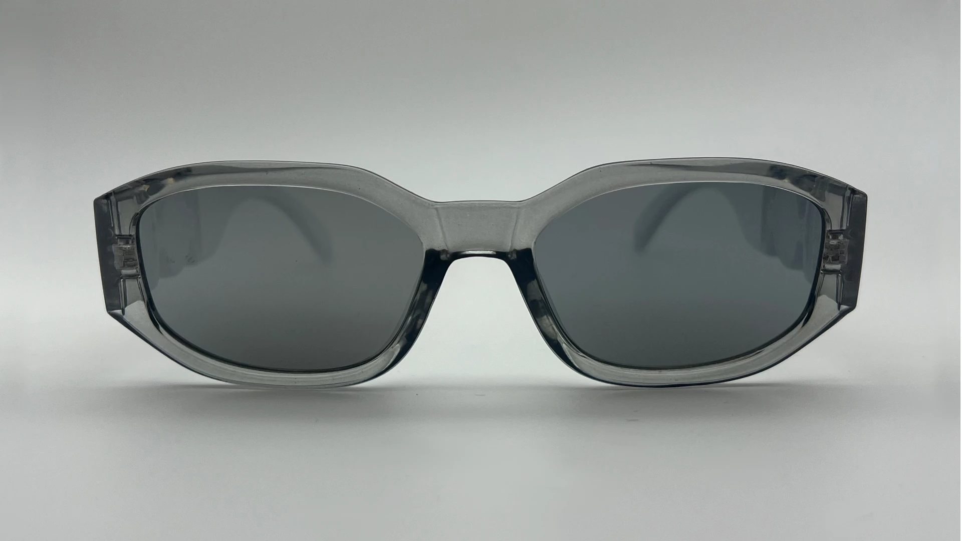 Lunettes de Soleil Carrées Gris Transparent — Verres Gris