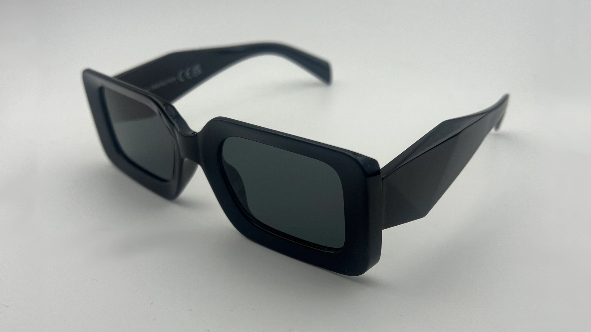 Lunettes de Soleil Carrées Noir — Verres Noirs – Image 3