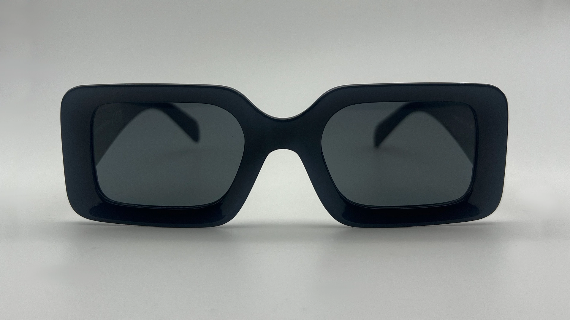 Lunettes de Soleil Carrées Noir — Verres Noirs