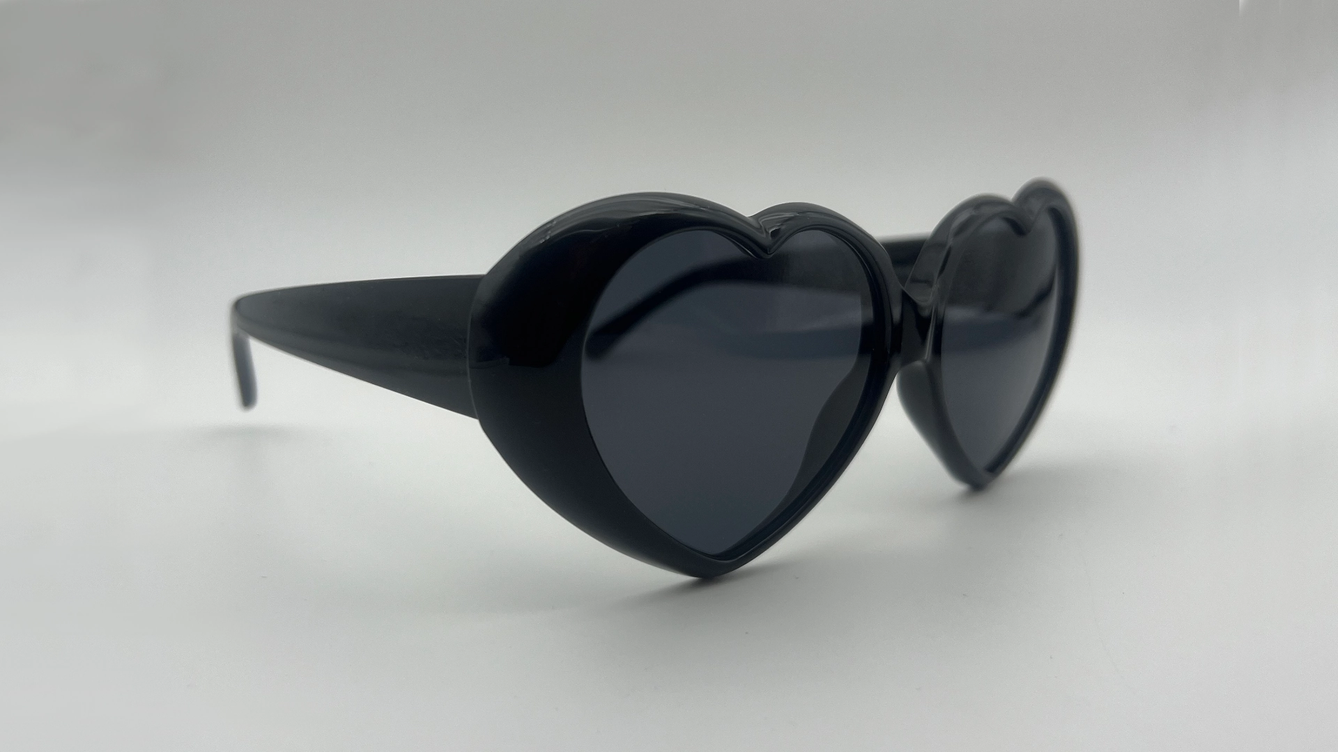 Lunettes de Soleil Coeur Noir — Verres Noirs – Image 2