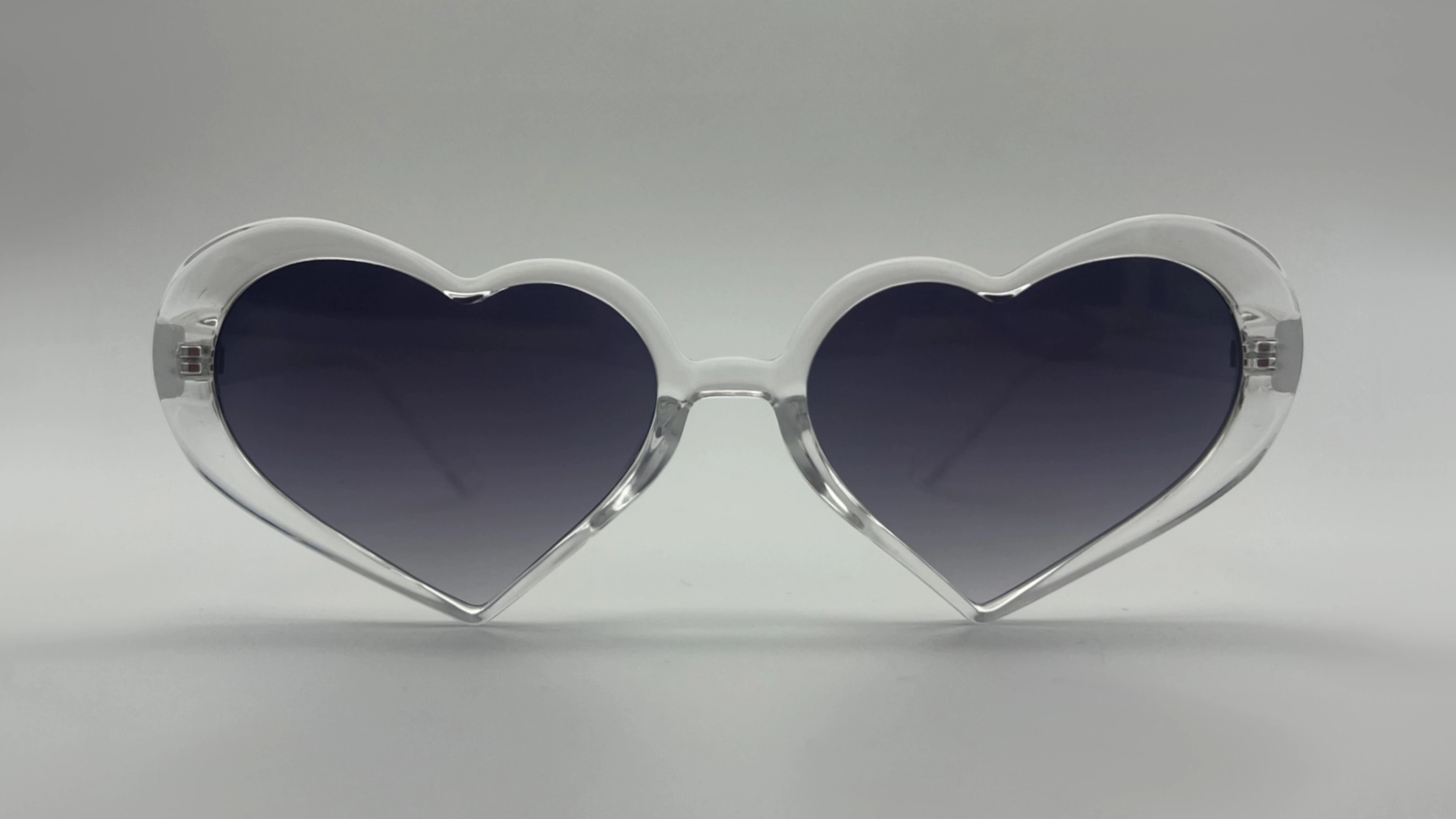 Lunettes de Soleil Coeur Transparent — Verres Gris Dégradé