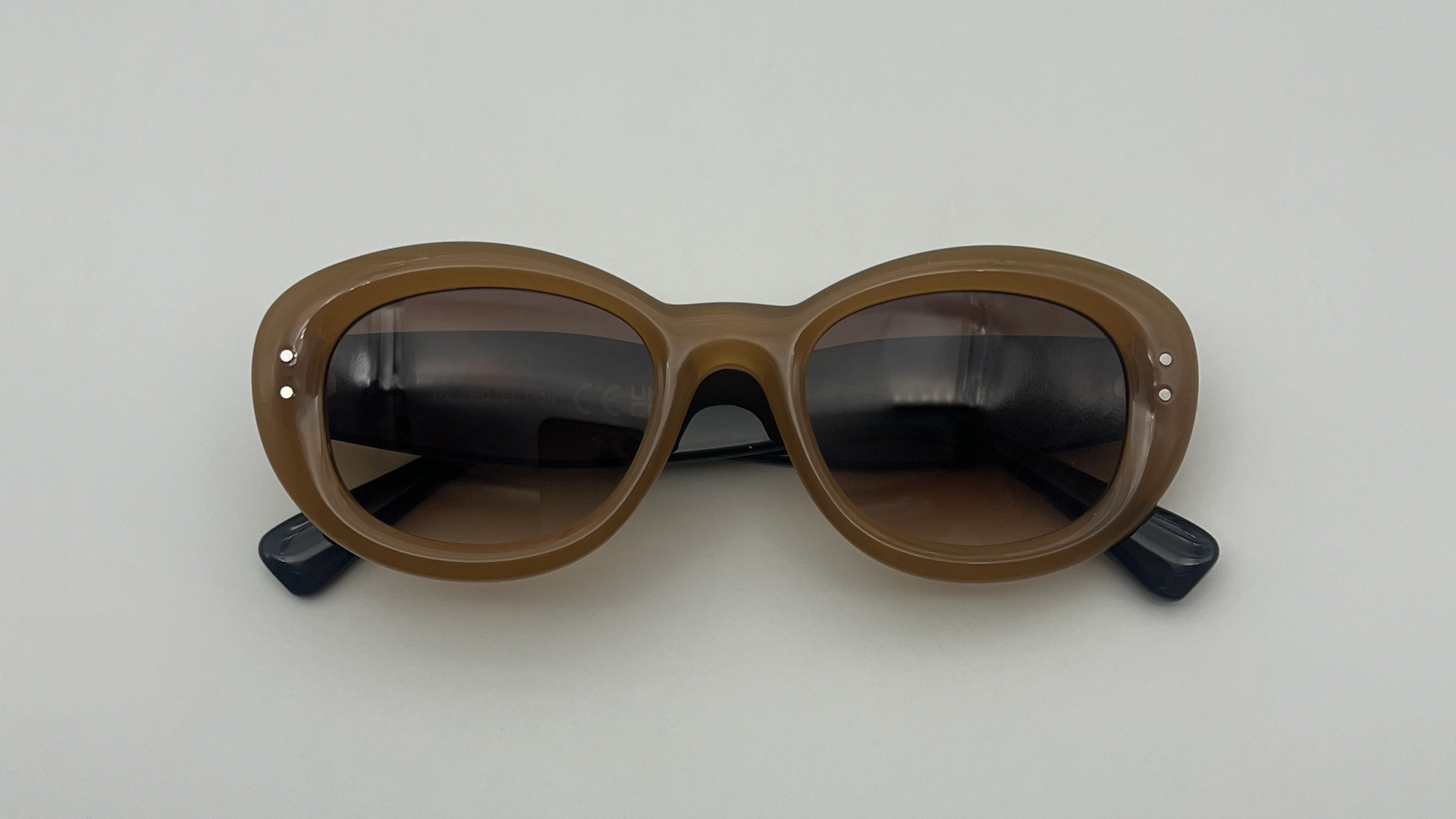 Lunettes de Soleil Oeil de Chat Camel — Verres Marron Dégradé – Image 5