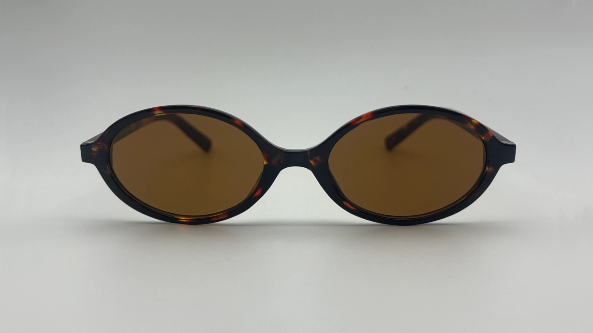 Lunettes de Soleil Ovales Écaille — Verres Marron