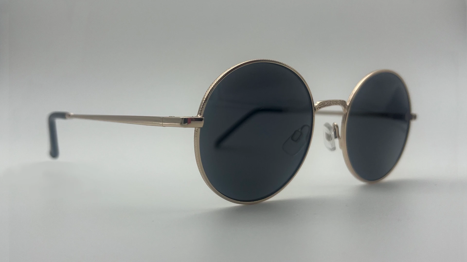 Lunettes de Soleil Rondes Argent — Verres Noirs Polarisés – Image 2