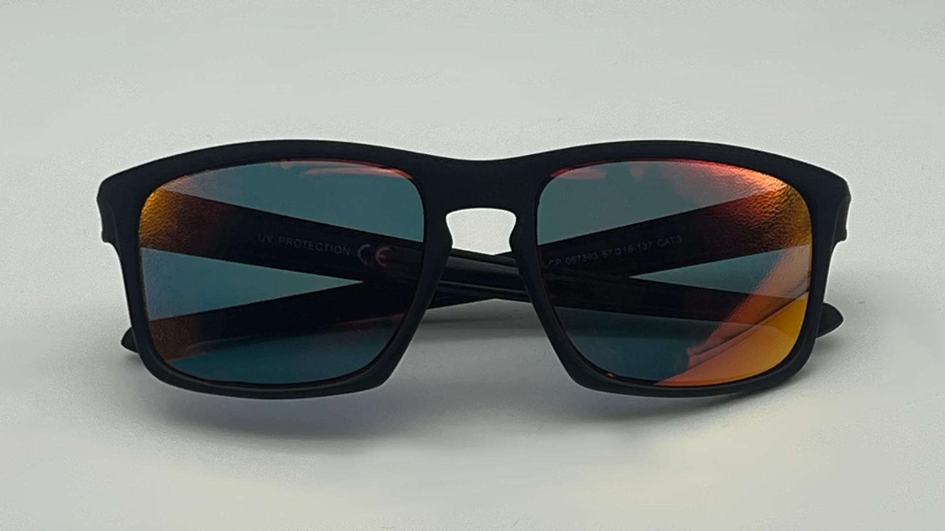 Lunettes de Soleil Sport Noir — Verres Rouge Miroir Polarisés – Image 2