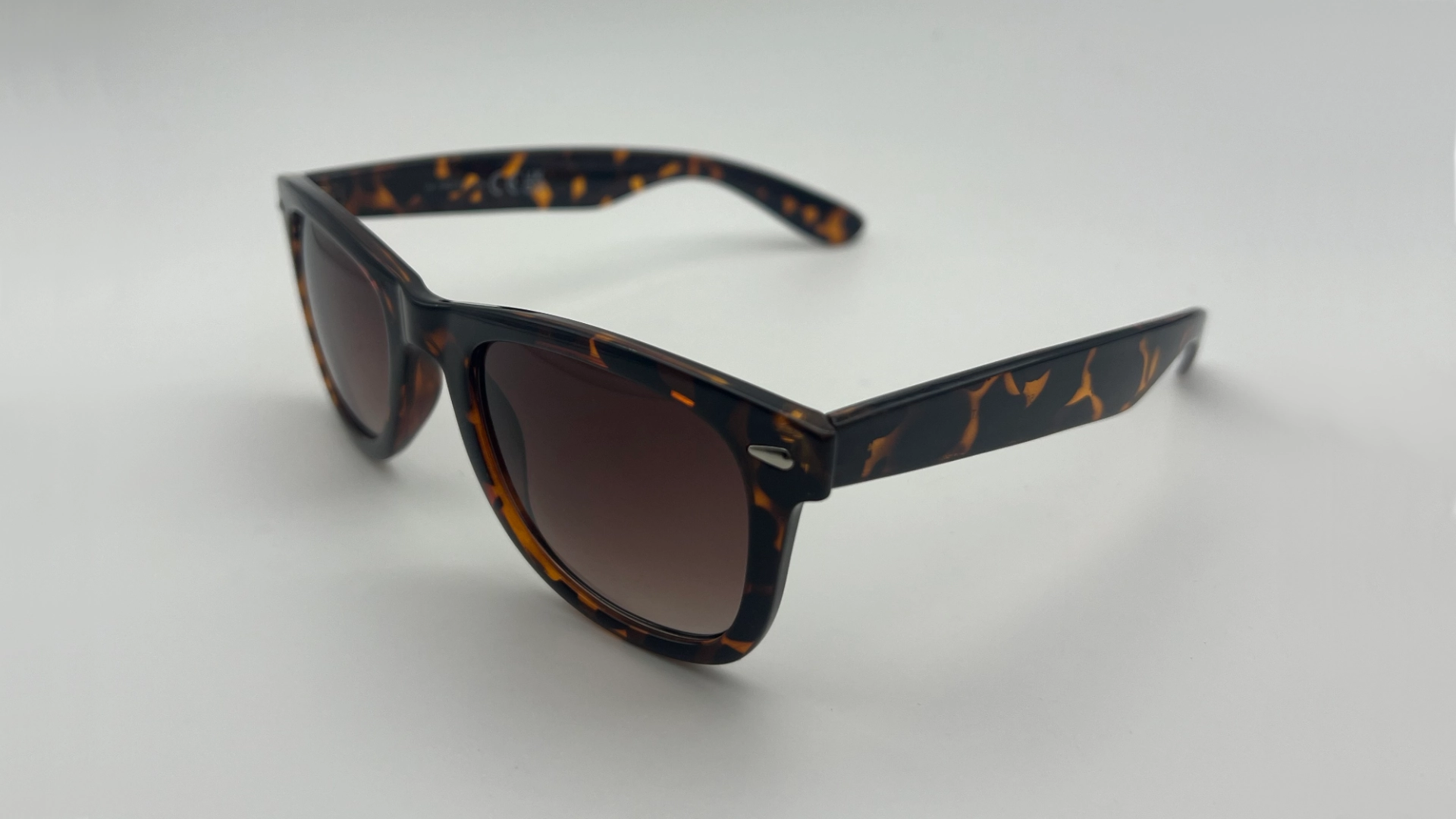 Lunettes de Soleil Style Wayfarer Écaille — Verres Marron Polarisés – Image 3