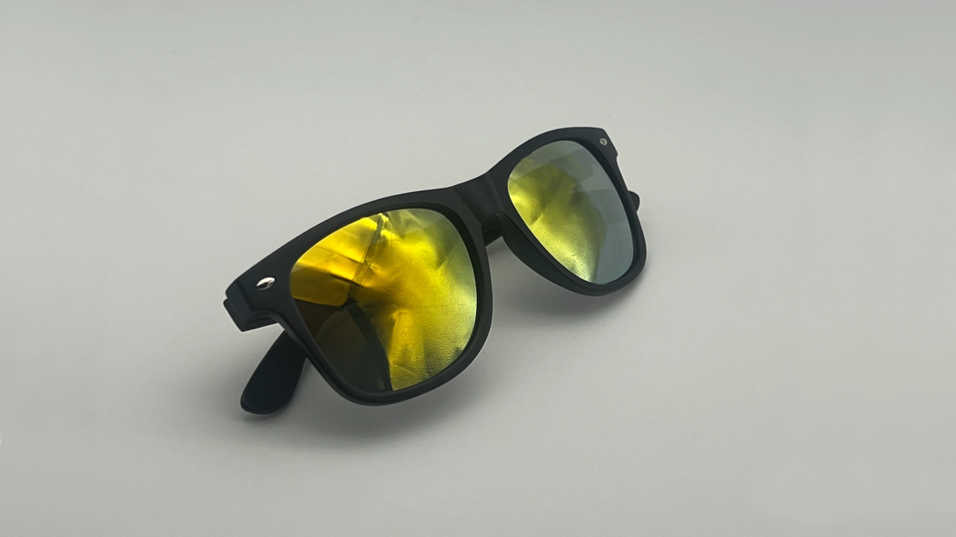 Lunettes de Soleil Style Wayfarer Noir — Verres Vert Miroir Polarisés – Image 4