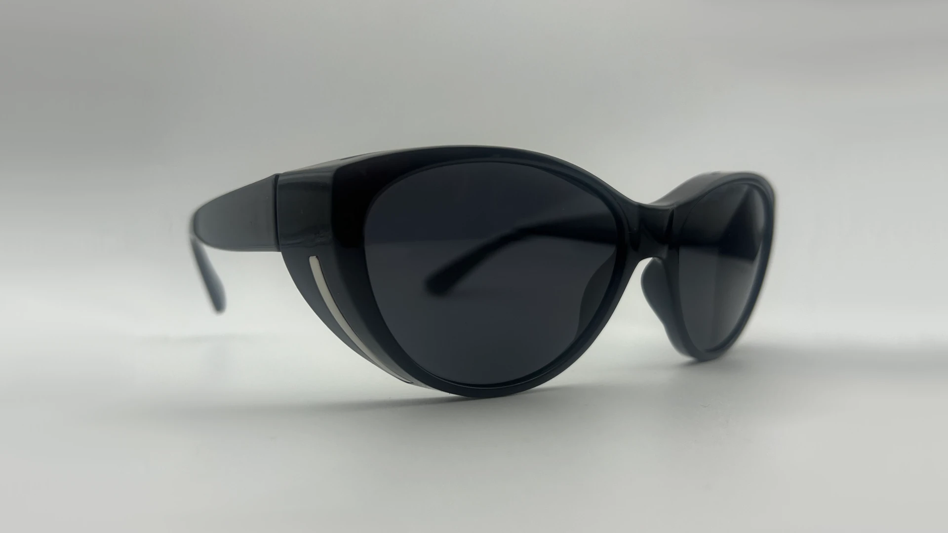 Sur-Lunettes de Soleil Noir — Verres Noirs Polarisés — Détail Or – Image 2
